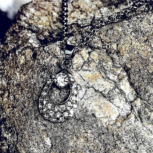 Teardrop Necklace with clear stone - Picture 7 of 9